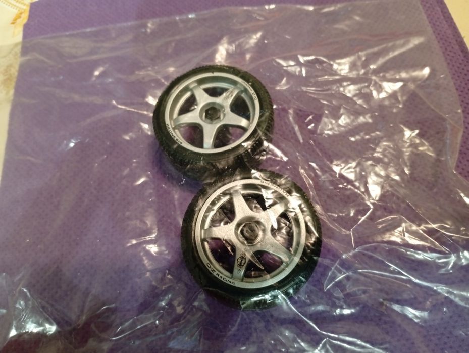 Колела за модели в мащаб 1:18