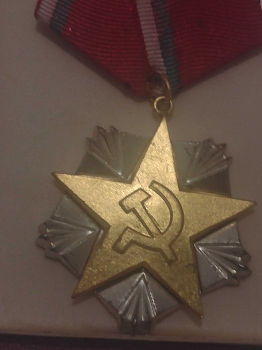 Сребърен орден на труда .