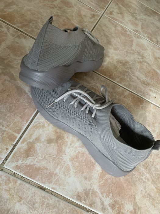 Pantofi sport stil yeezy