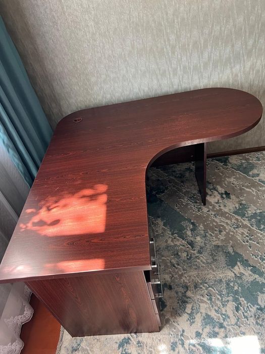 Офисный стол (в наличии 4шт.)