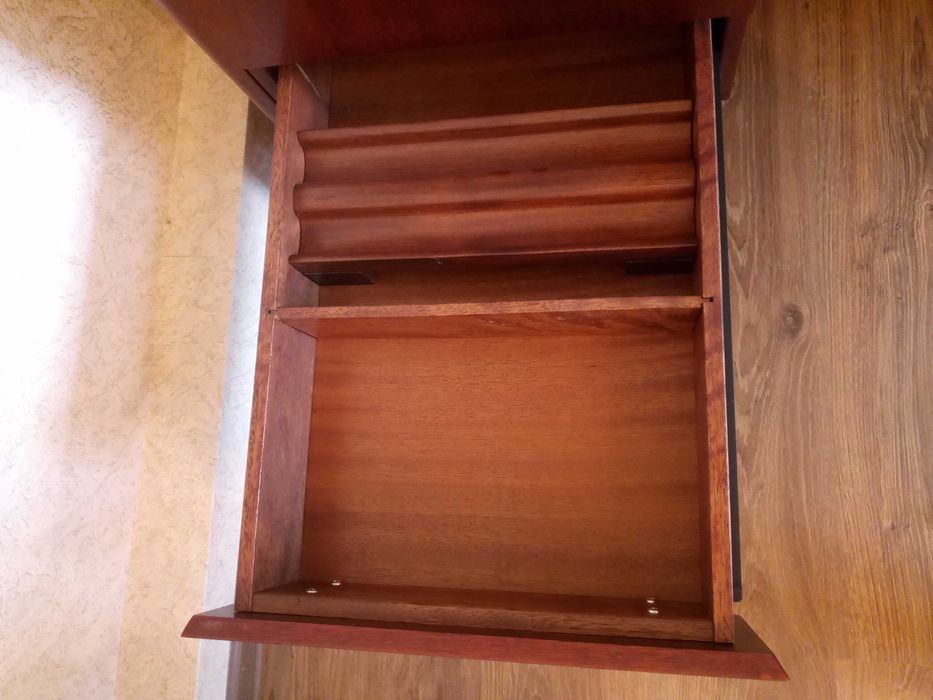 Большой стол оригинал пр-во Бразилия шпон натурального дерева