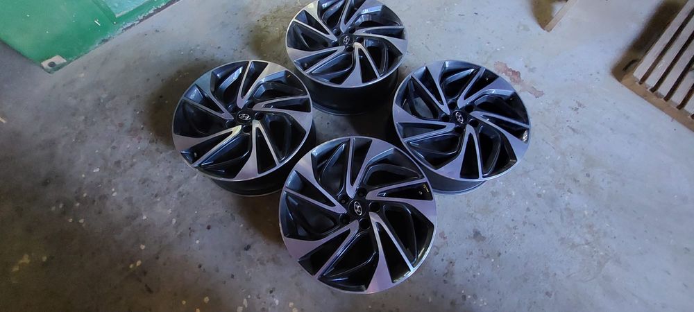 Jante Tucson 19” originale + anvelope iarnă 245/45 R19 (4 buc)