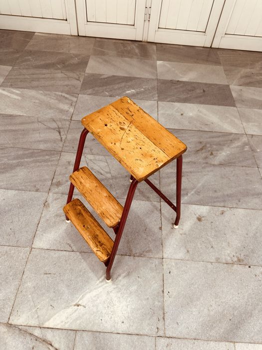 Сгъваема винтидж табуретка / стъпало – метал и масивно дърво