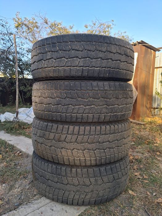 Продам комплект зимней резины 265/65/17
