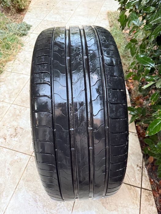 Лятна гума Bridgestone 255/40/21 b-silent