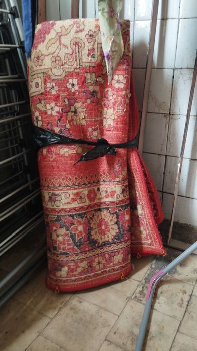 Висел на стене ковёр в отличном состоянии