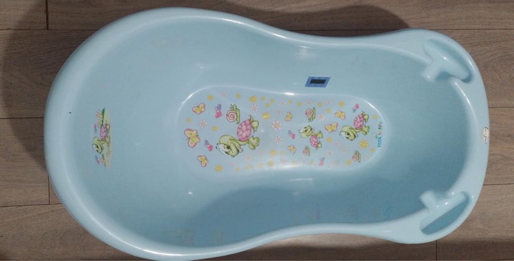 Vand cadita  bebe albastra cu suport  metalic