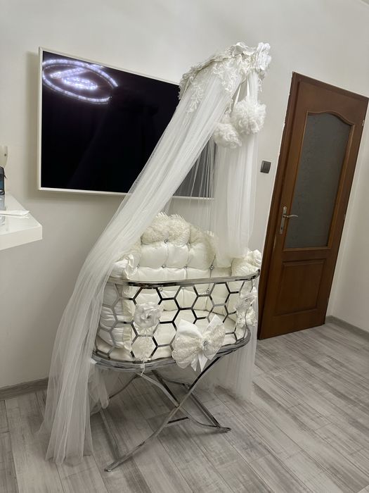 Бебе легло за новородено