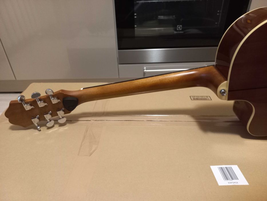 Электроакустическая гитара Epiphone