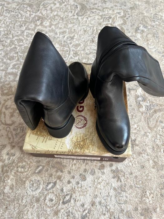 Зимние сапоги, новые.