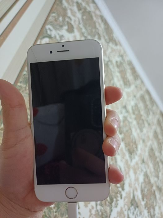 Продам срочно айфон 6
