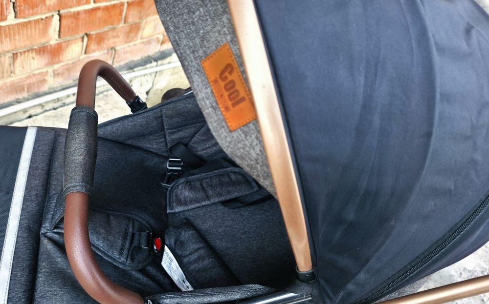 Срочна коляска сатам почти новый