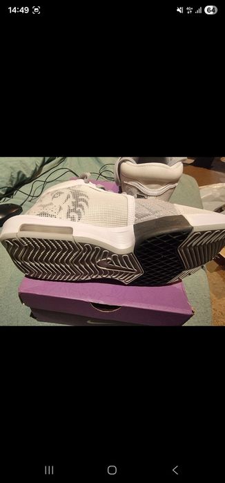 Nike LEBRON witness VIII 42.5