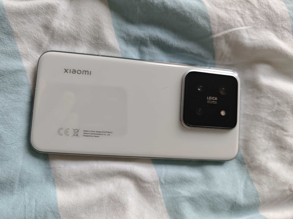 Телефон Xiaomi 14