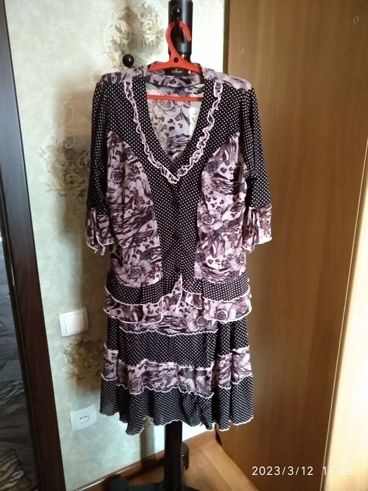 Костюм женский продается