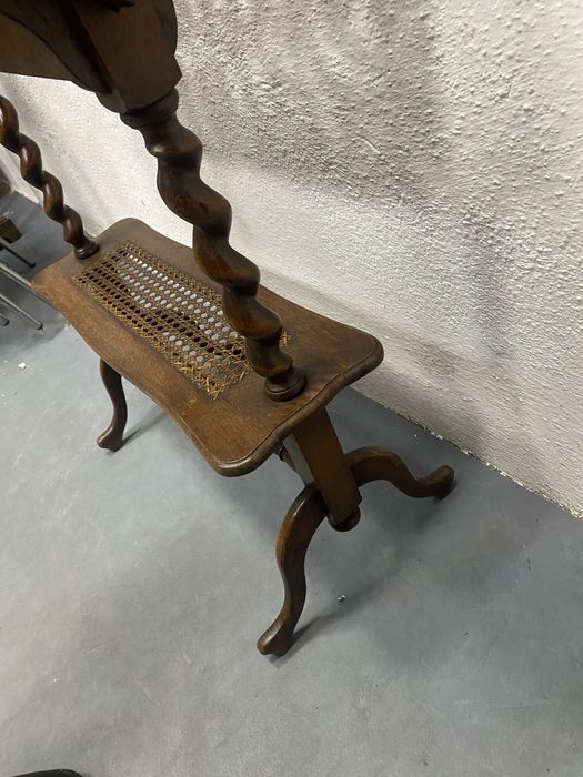 Поставка за вестници дъб резба и ратан England 1940