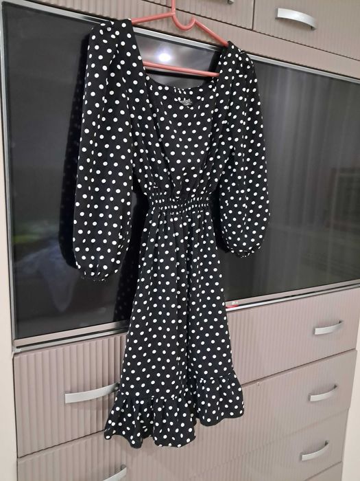 Продам кофточку, платья