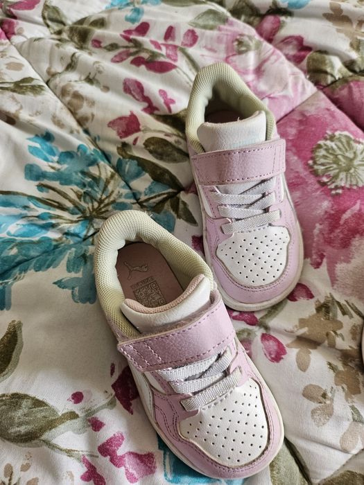 Обувки за момиче 22н.Mayoral,Adidas, Puma,Benetton