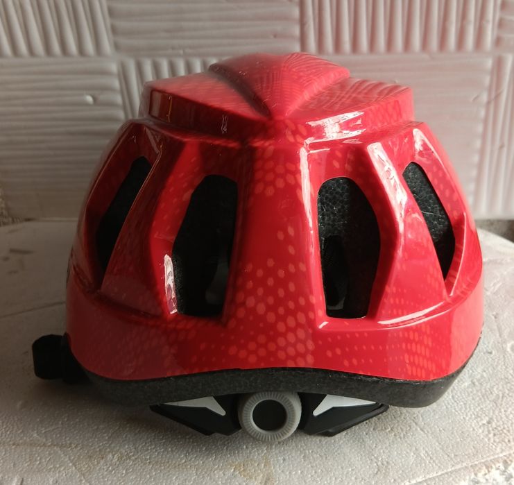 Каска чисто нова