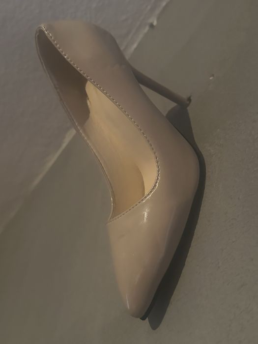 Pantofi sandale cu toc elegante mărimea 35,36, și 37