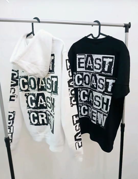 Тениски и худита на E.C.C.C.