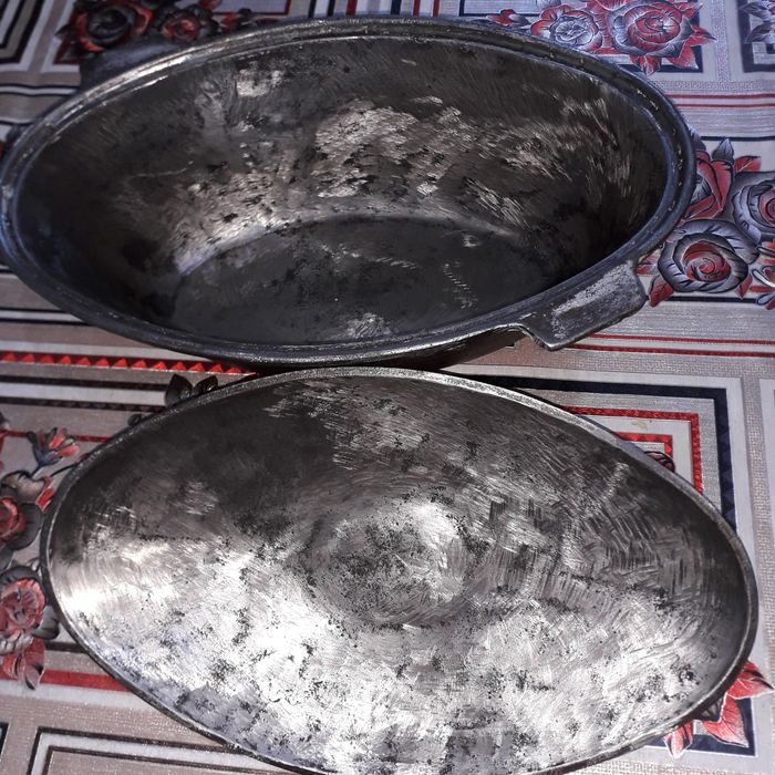 Чугунная утятница.