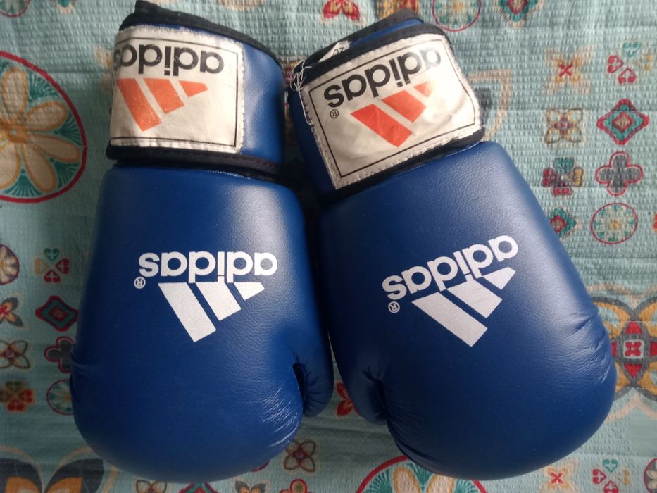 Продаю боксёрские перчатки с шлемом