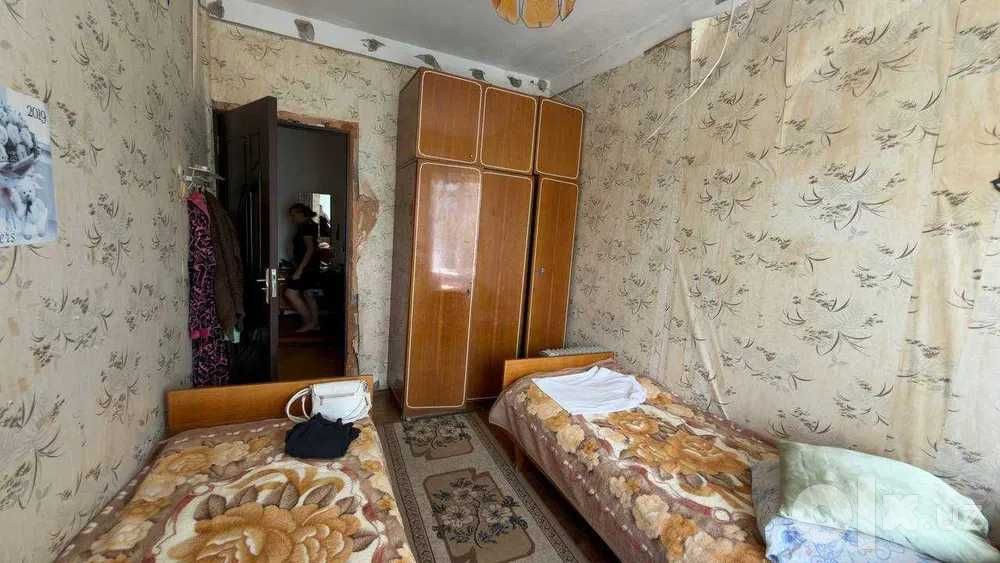 Ангрен, 5/4.  4 этажный панельный дом, 3 этаж, ориентир АТС Узтелеком