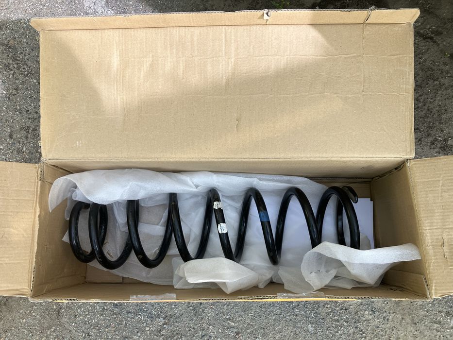 Пружина передняя Лексус 570