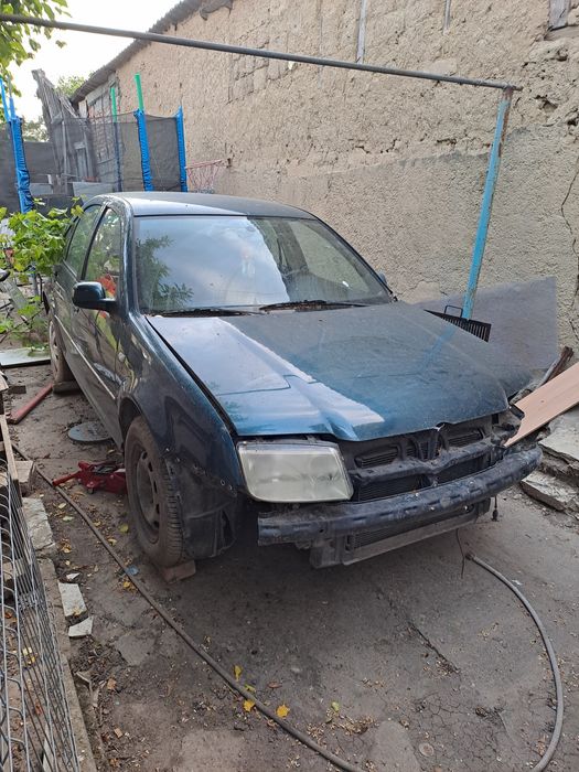 Dezmembrez / vandVw bora 1.6 tip motor BCB 2002
