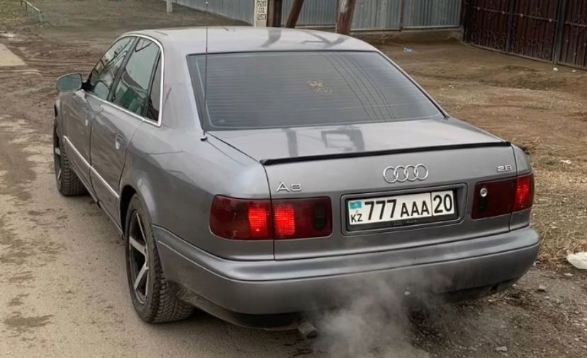 Продам спойлер на AUDI A8 D2