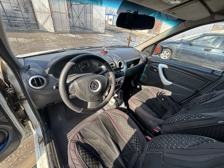 Продам рено логан 1.6