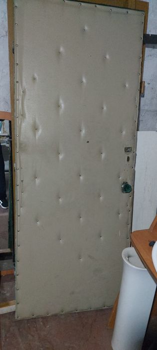 Продам дверь в хорошем состоянии