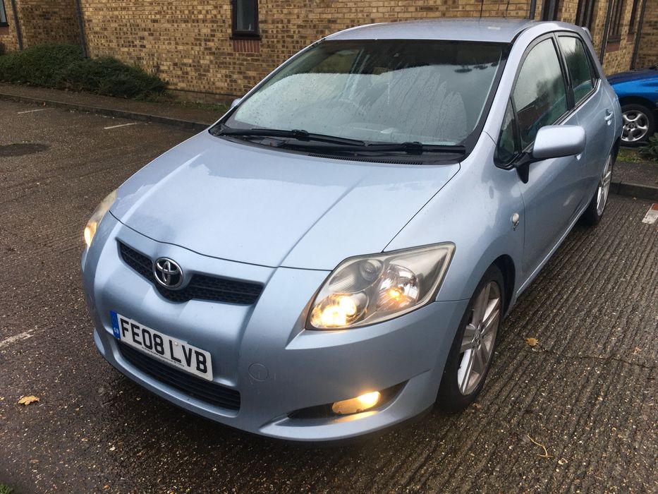 Тойота Аурис На части