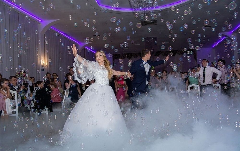 Fum greu, gheata, ÎNGERAȘI dansatori pentru dansul mirilor + Baloane explozive, baloane cu fum, artificii rotative și verticale
