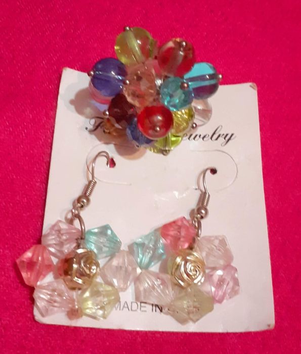 Гривни, колиета и обеци