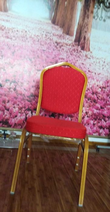 scaune noi, frumoase
