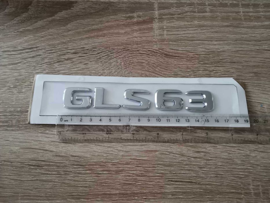 сребрист надпис Mercedes Benz GLS 63