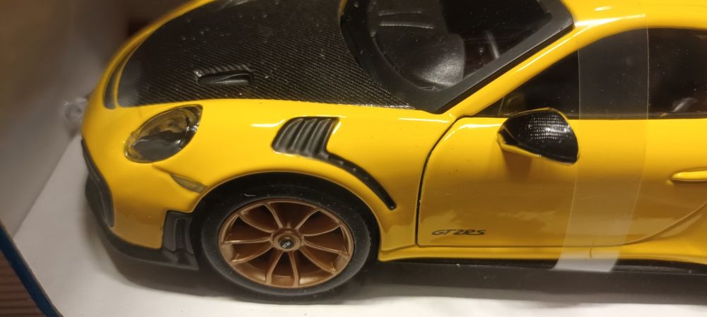 Macheta Porsche 911 GT2 RS 1:24 Maisto Special