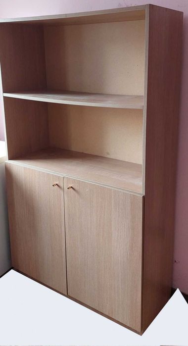 Продавам офис шкаф с етажерка