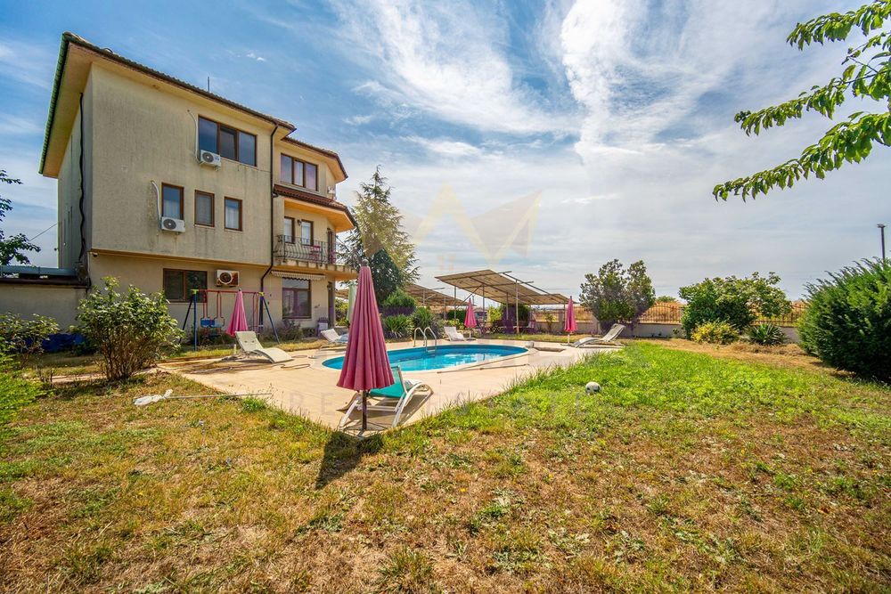 Продава се Хотел в с. Българево, Област Добрич - 667 кв.м за 473 €/кв.м - Снимка #2