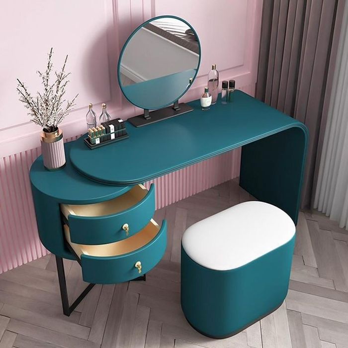 Zamonaviy komplekt pardoz tumbalari va prehojka orndiqlar