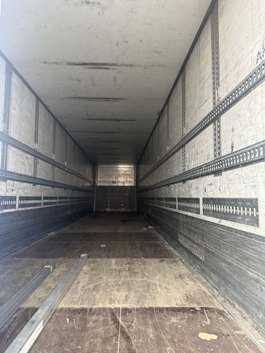 De vanzare Box 2 axe Schmitz Cargo Bull 2 axe