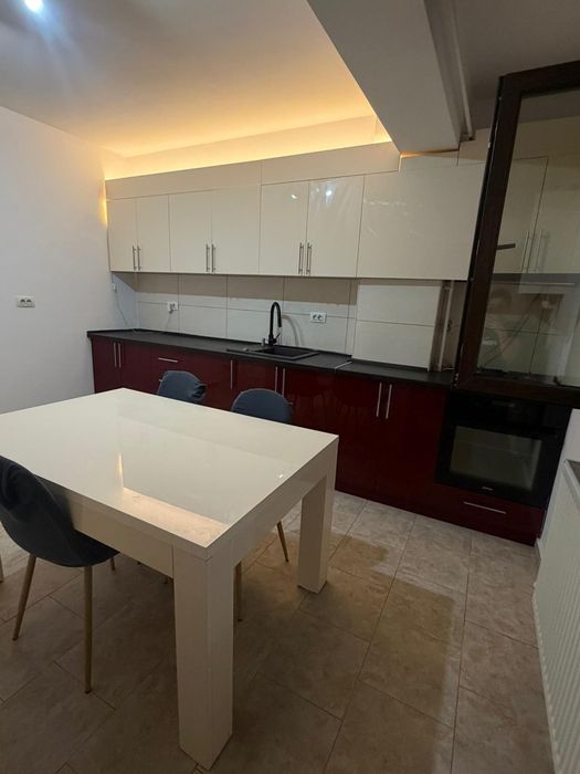 **DE ÎNCHIRIAT – Apartament 2 camere, decomandat, proaspăt renovat** .