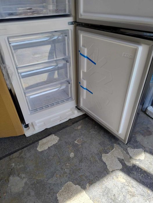 *НОВО* No frost Хладилник с фризер CHiQ  357 Литра ,200 см