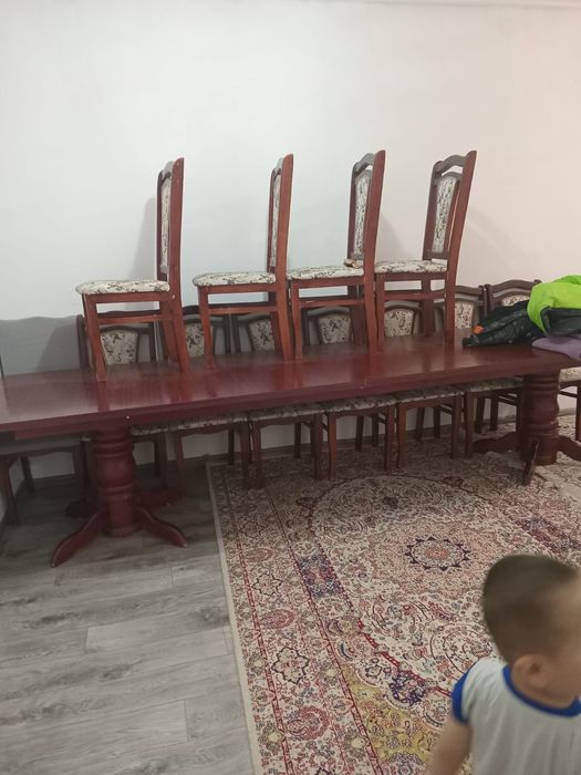 Стол сатылады орындығымен