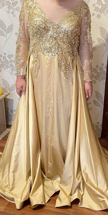 Официална Рокля обичана е за 2 часа