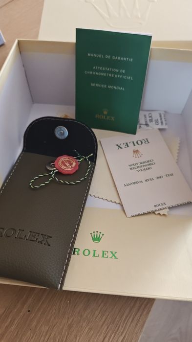 De la rolex cateva documente plus cutie si plasa rolex