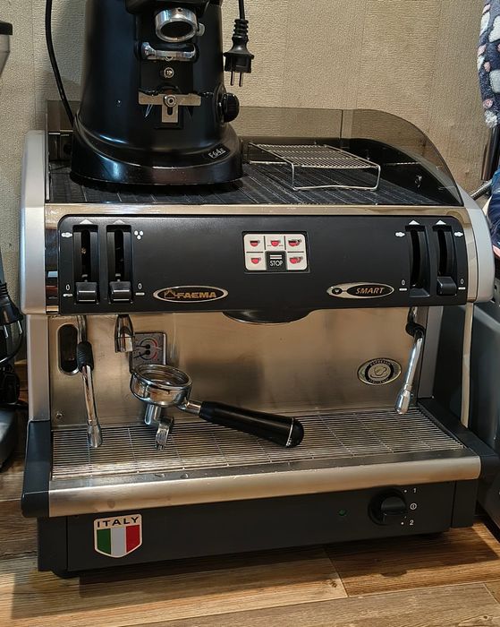 Профессиональная Кофемашина Faema