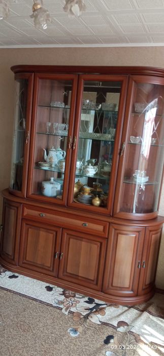 Сервант витрина с подсветкой